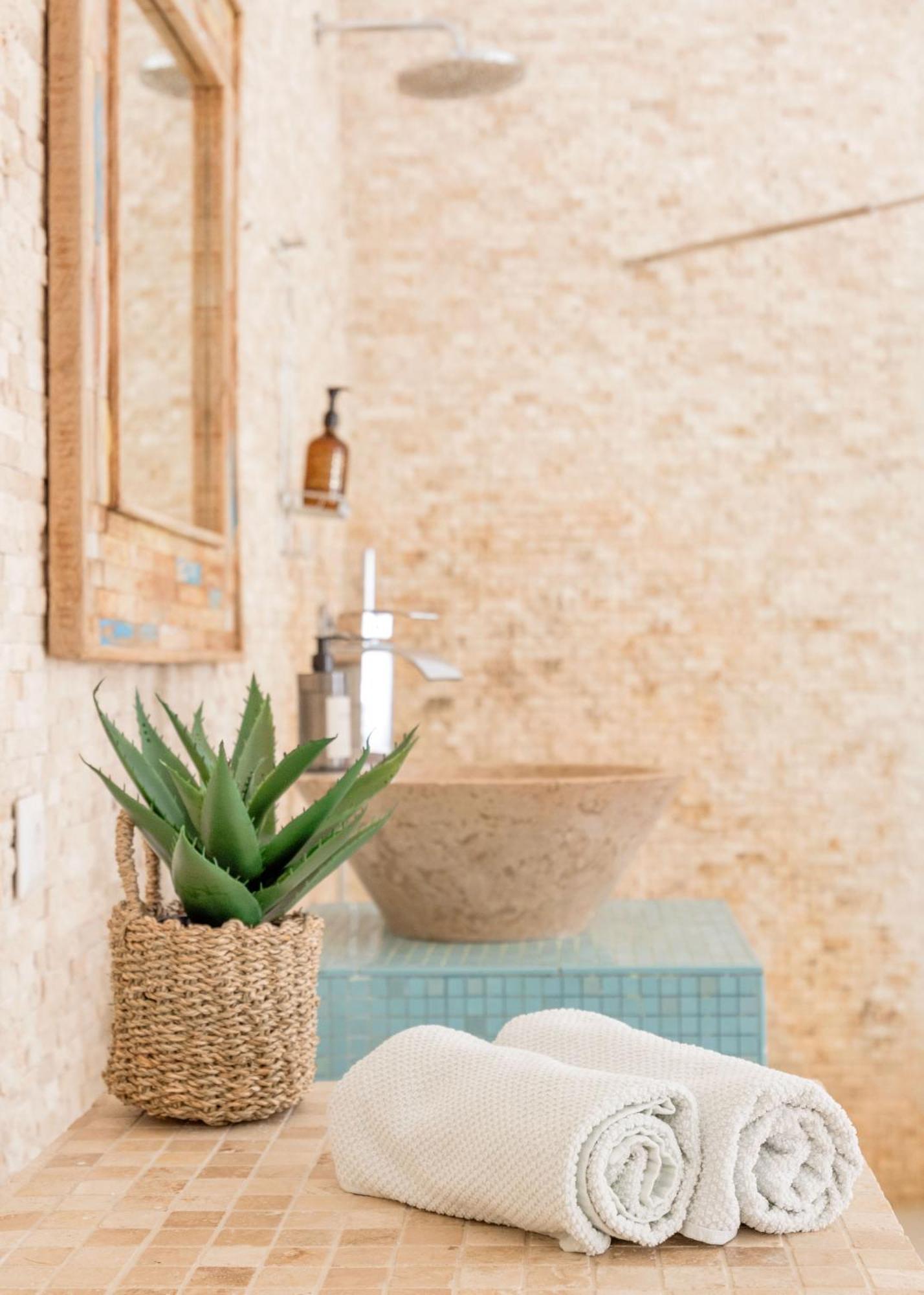 Wellness Retreat With Sauna & Jacuzzi - 1 Min To Opera Appartement Boedapest