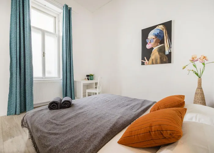 Wellness Retreat With Sauna & Jacuzzi - 1 Min To Opera