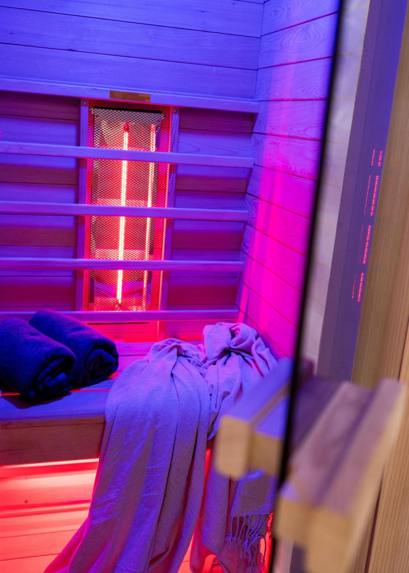 Wellness Retreat With Sauna & Jacuzzi - 1 Min To Opera Apartament Budapesta